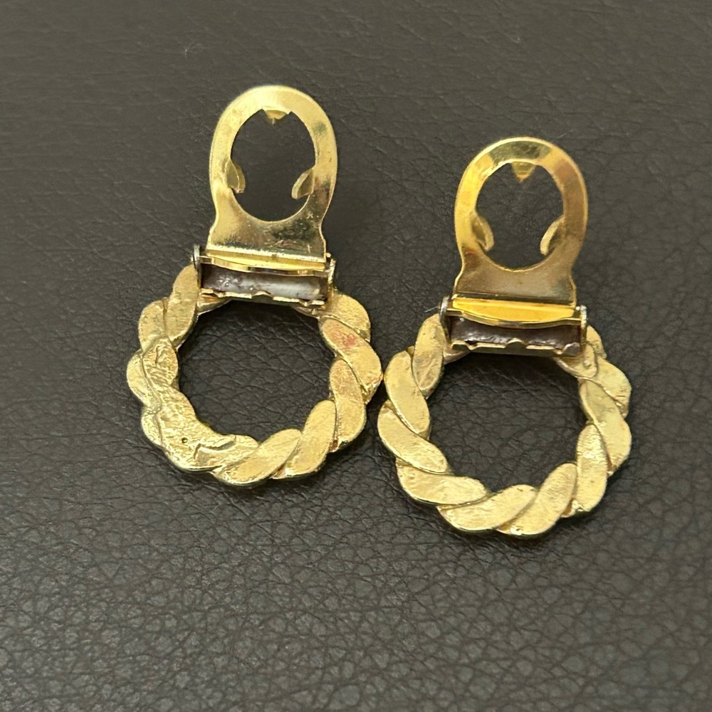 Gold Wreath Scarf Clips - Picture 4 of 5